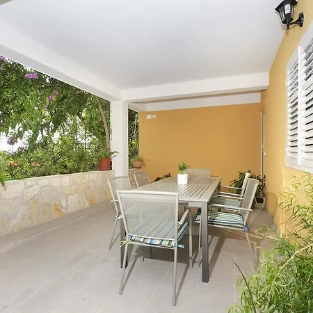 Daire Ivan Makarska
