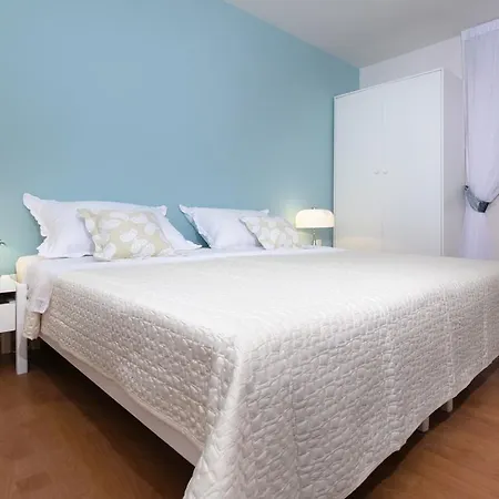 Apartment Ivan Makarska